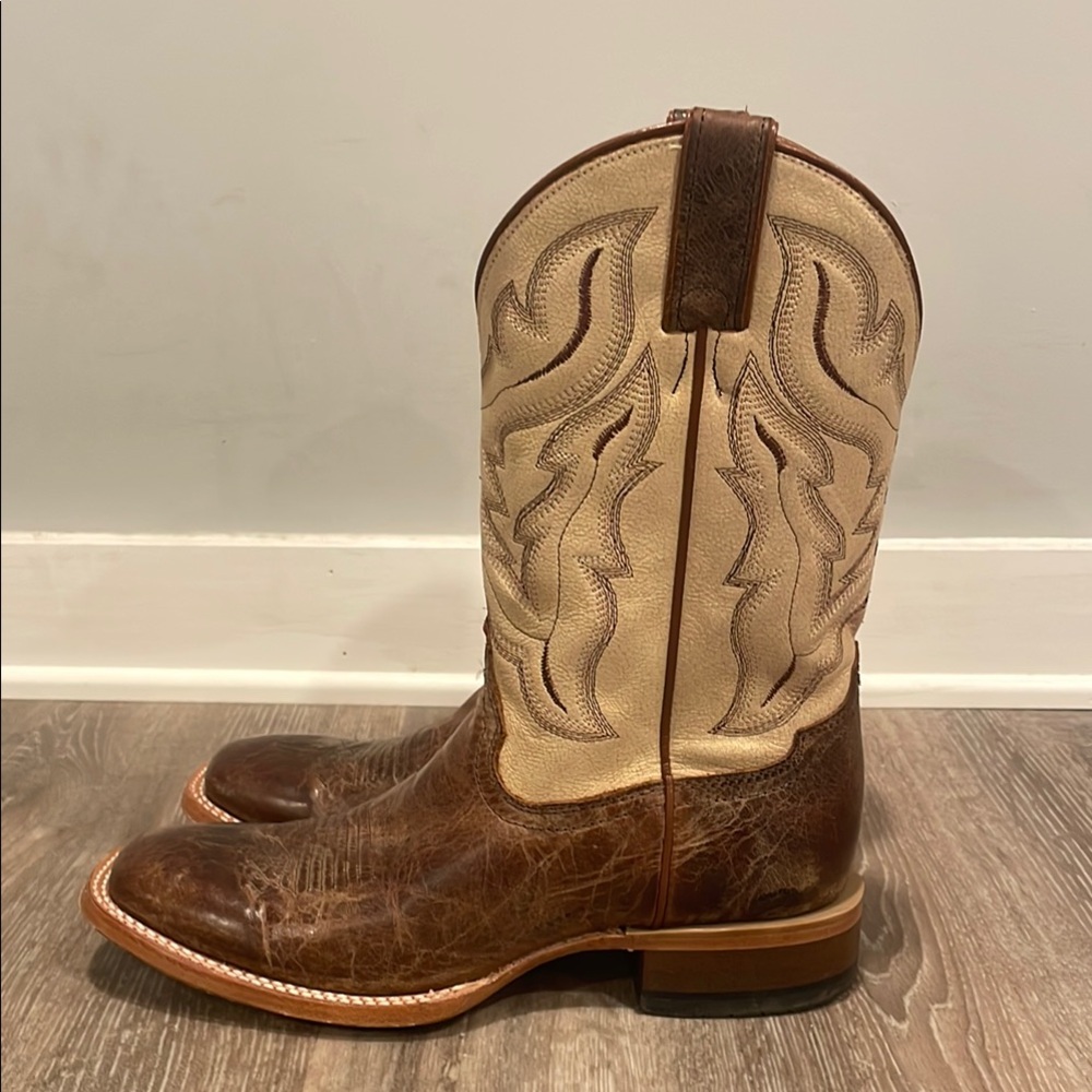 Brown and Cream Cowboy Western Boots with Decorative Stitching - Picture 4 of 8